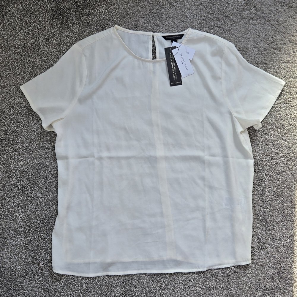 NWT Banana Republic Women's Cream Blouse with keyhole back
